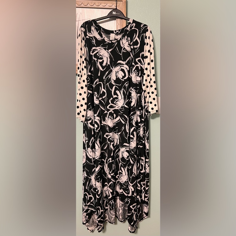 Beautiful Dress!! It’s all black & and white with polka dot sleeves!
